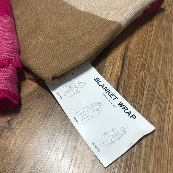 NWT Pink and Tan Blanket Wrap - Picture 3 of 4